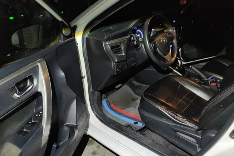 Toyota Corolla 2017 immagine di auto #13
