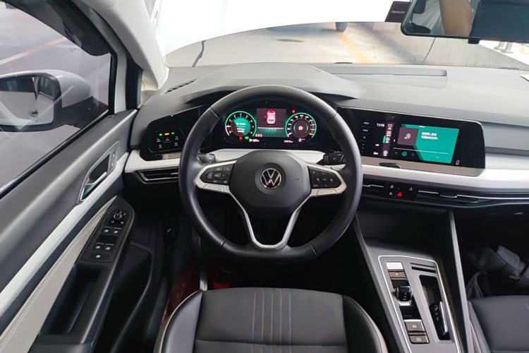 Volkswagen Golf 2022 car image #11