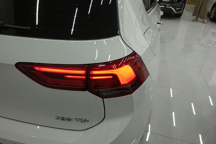 Volkswagen Golf 2022 car image #8