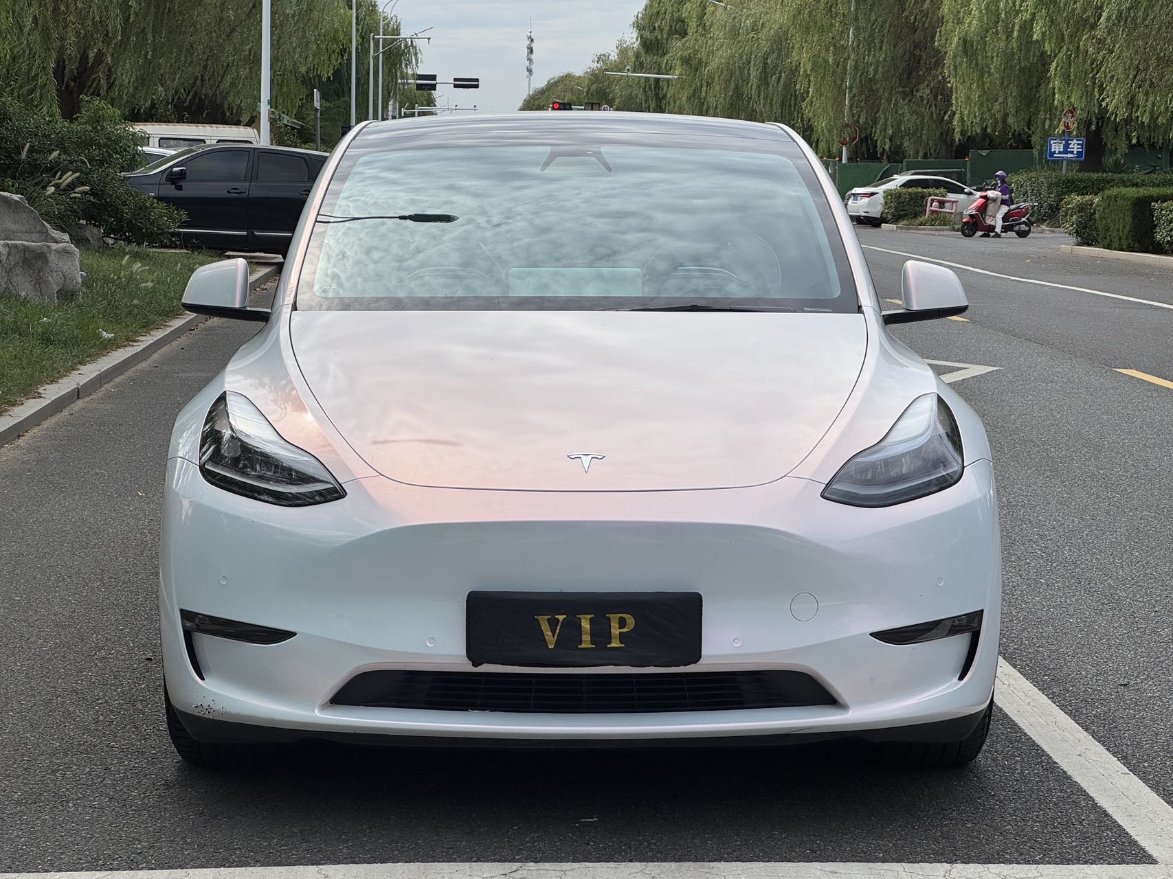 Tesla Model Y 2022 car image #2