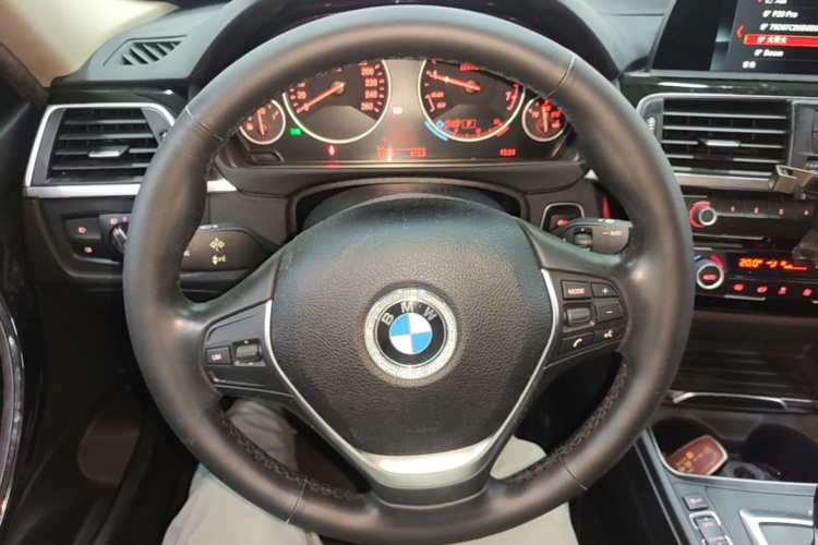 BMW 3 Series 2018 #11 BMW 3 Series 2018 car image #11
