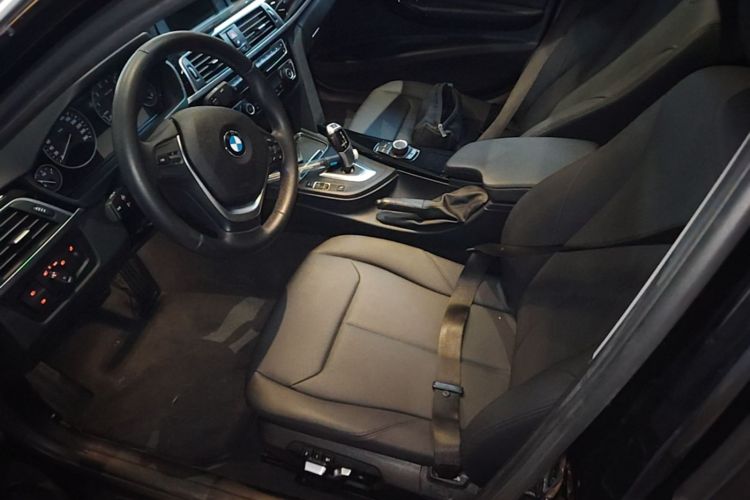 BMW 3 Series 2017 car image #15