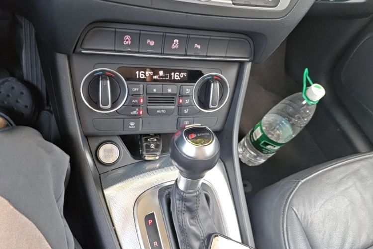 Audi Q3 2017 car image #14