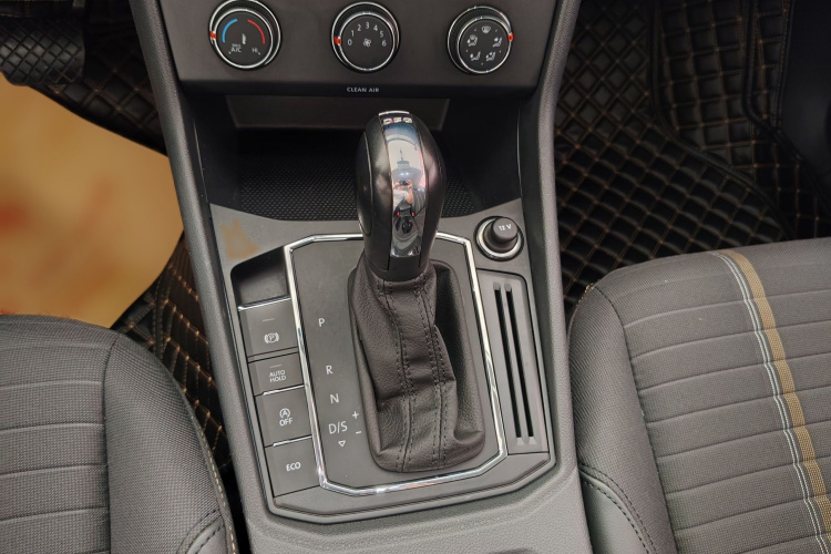 Volkswagen Lavida 2020 car image #12