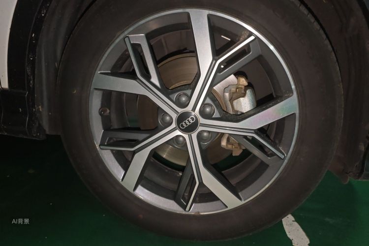 Audi Q3 2023 car image #9