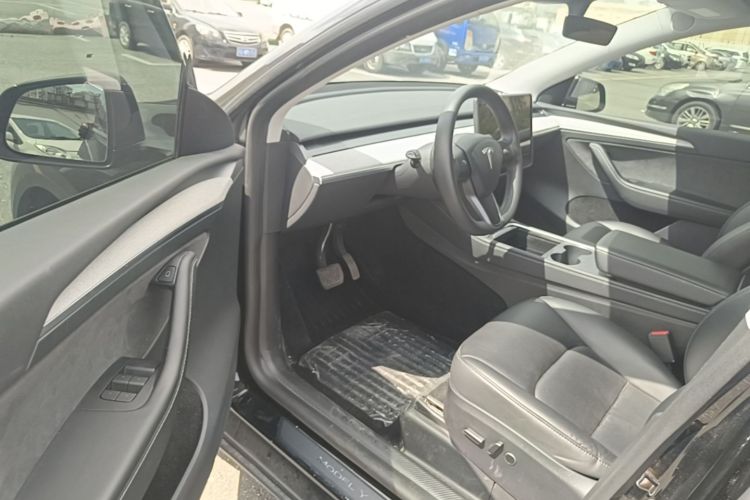 Tesla Model Y 2024 #16 Tesla Model Y 2024 car image #16