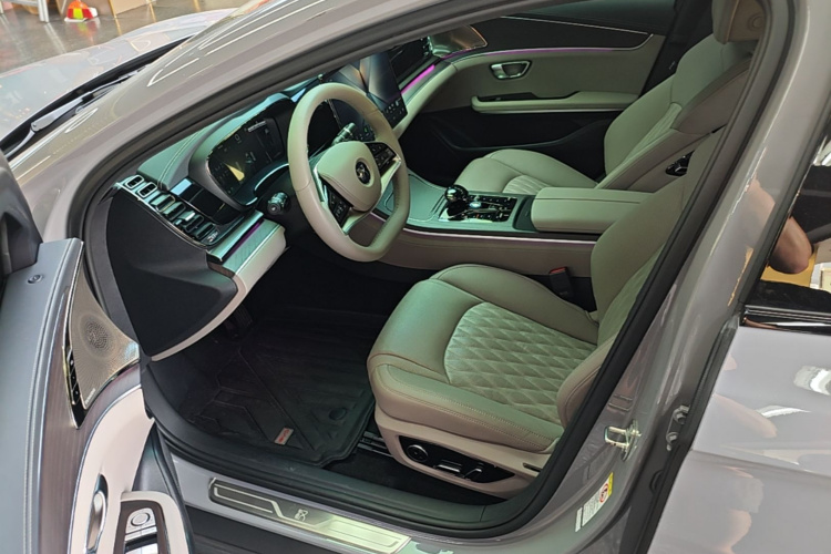 BYD Han 2024 car image #16