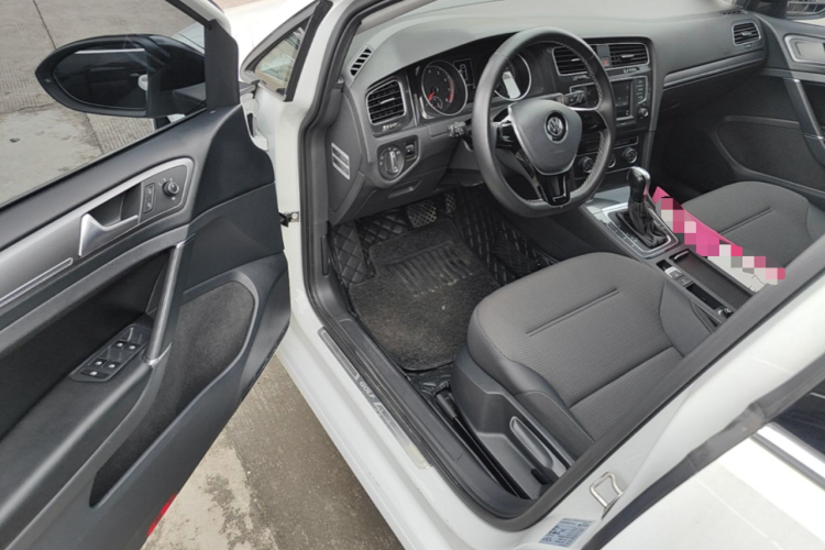 Volkswagen Golf 2017 car image #12