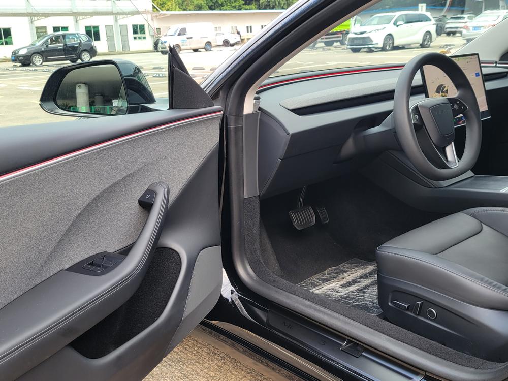 Tesla Model 3 2024 car image #21