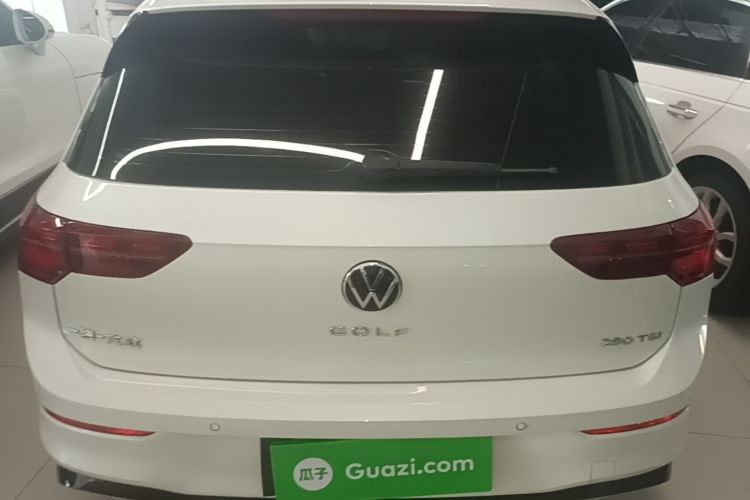 Volkswagen Golf 2023 car image #6