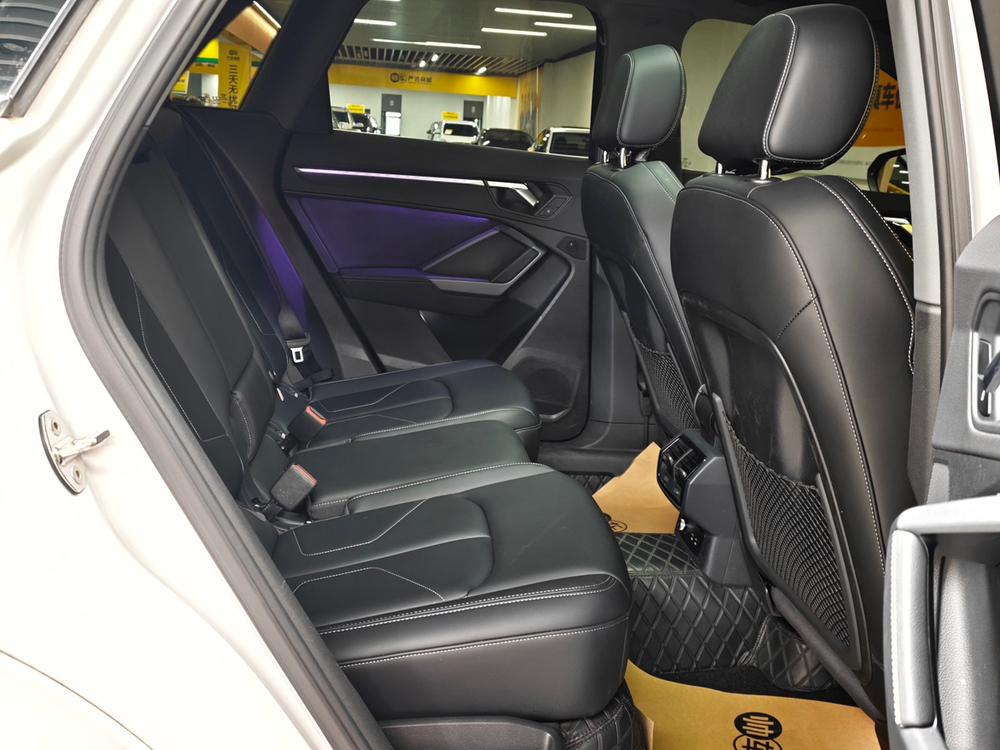 Audi Q3 2023 car image #13