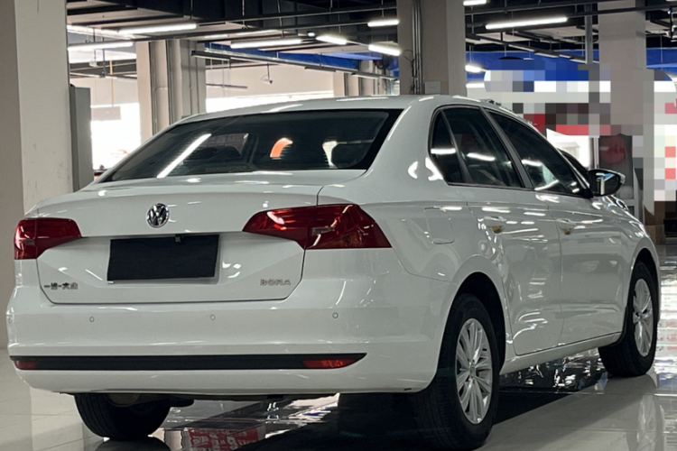 Volkswagen Bora 2016 car image #10
