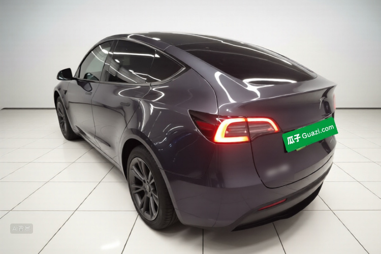 Tesla Model Y 2024 #5 Tesla Model Y 2024 car image #5