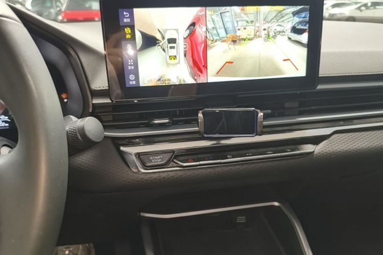 GEELY Emgrand 2022 car image #13