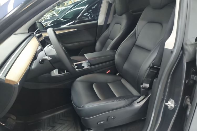 Tesla Model Y 2022 immagine di auto #15