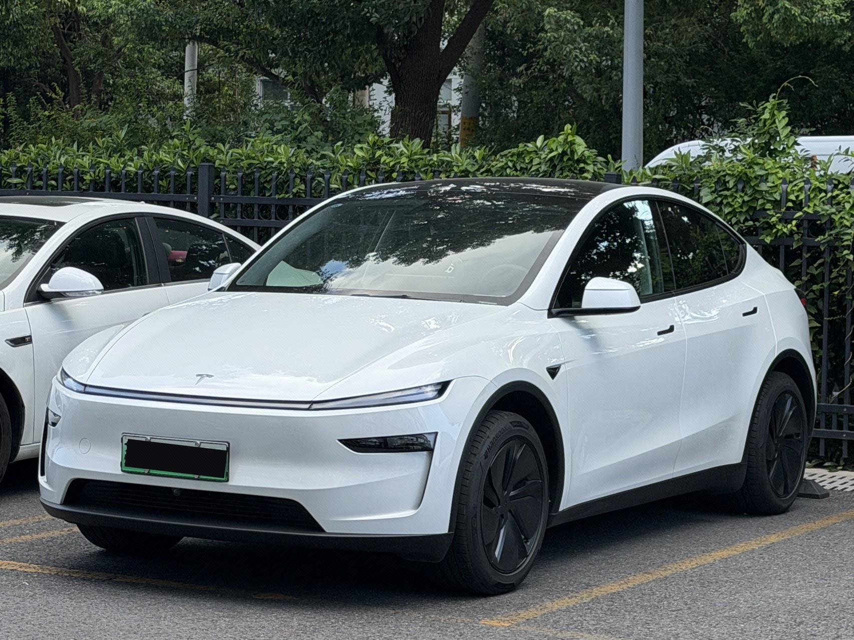 Tesla Model Y 2025 Tesla Model Y 2025 car image