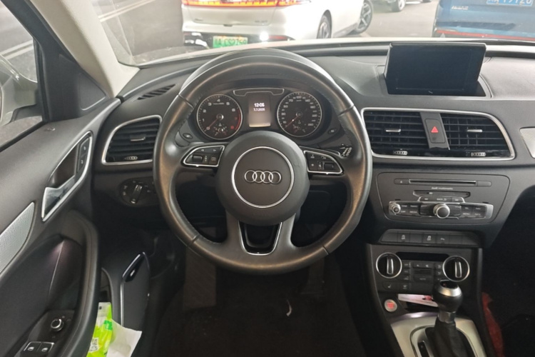Audi Q3 2019 #11 Audi Q3 2019 car image #11