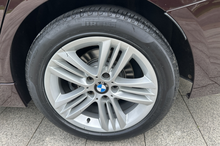 BMW 3 Series 2017 #8 BMW 3 Series 2017 car image #8