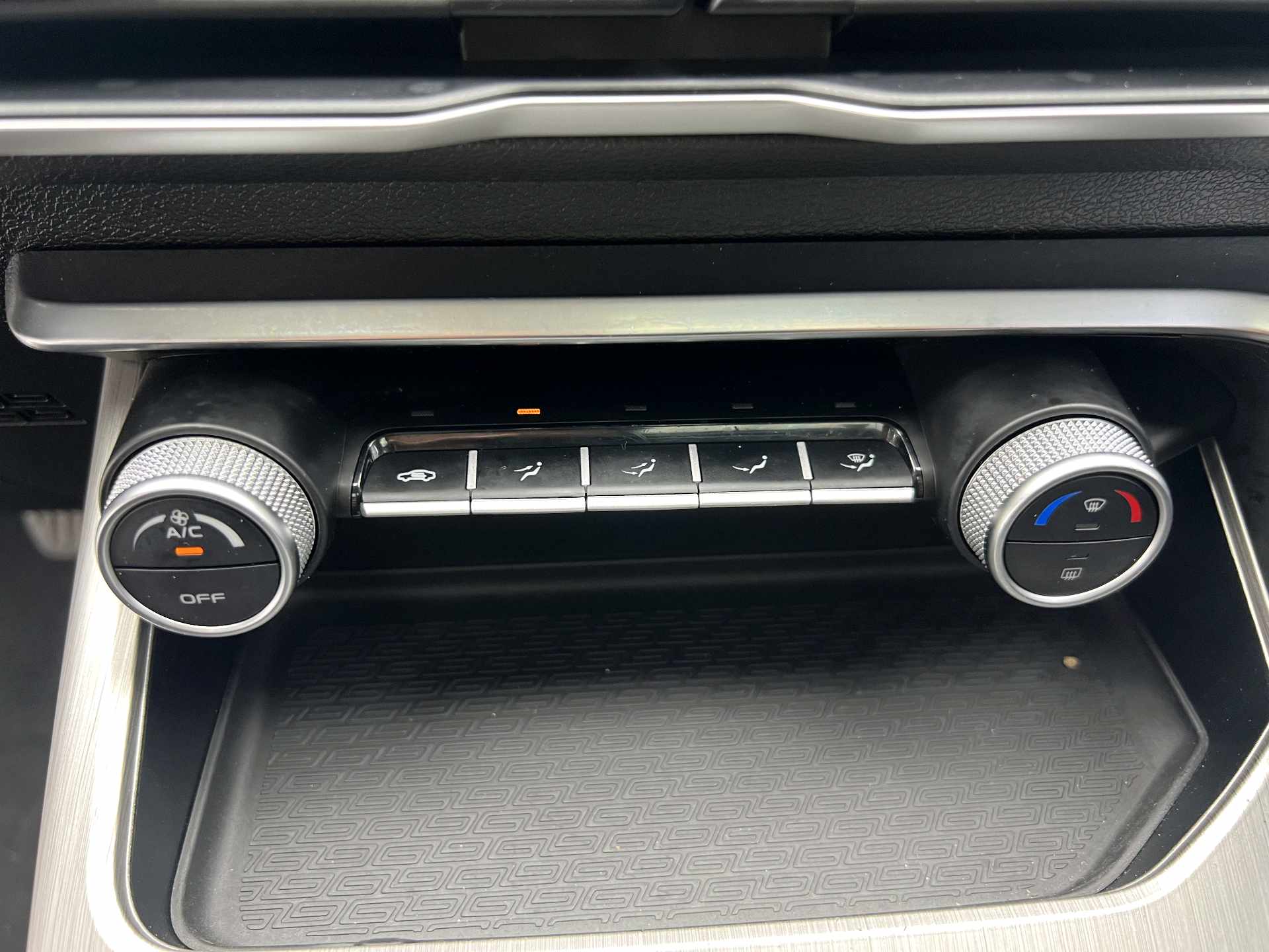 GEELY Coolray 2022 car image #13