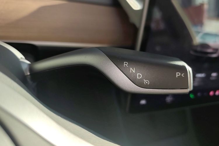 Tesla Model 3 2023 immagine di auto #14