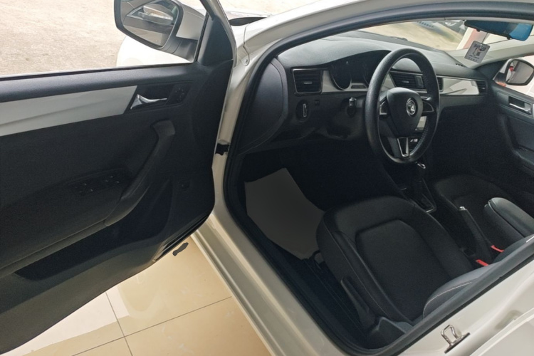 Skoda Rapid 2020 #16 Skoda Rapid 2020 image de voiture #16