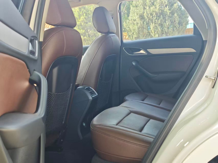 Audi Q3 2016 car image #5
