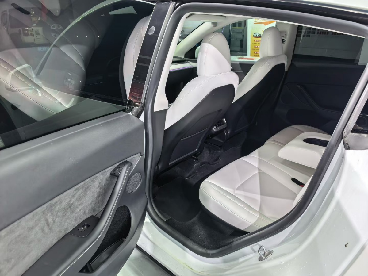 Tesla Model Y 2024 #5 Tesla Model Y 2024 car image #5