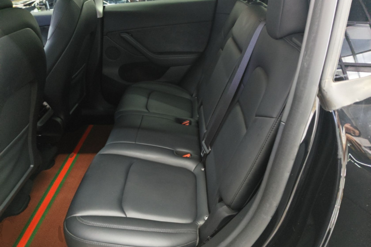 Tesla Model Y 2023 car image #17
