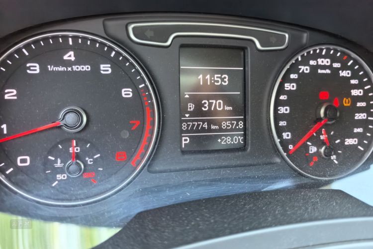 Audi Q3 2015 car image #14