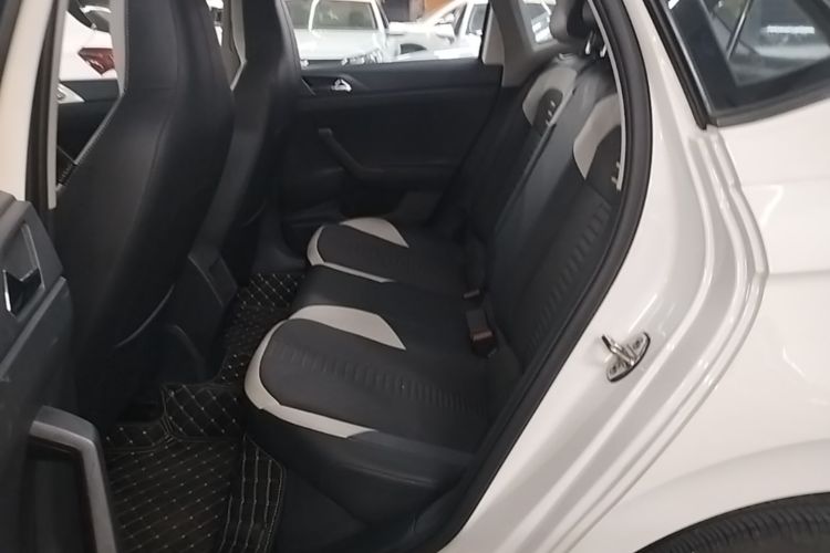 Volkswagen Polo 2021 car image #17