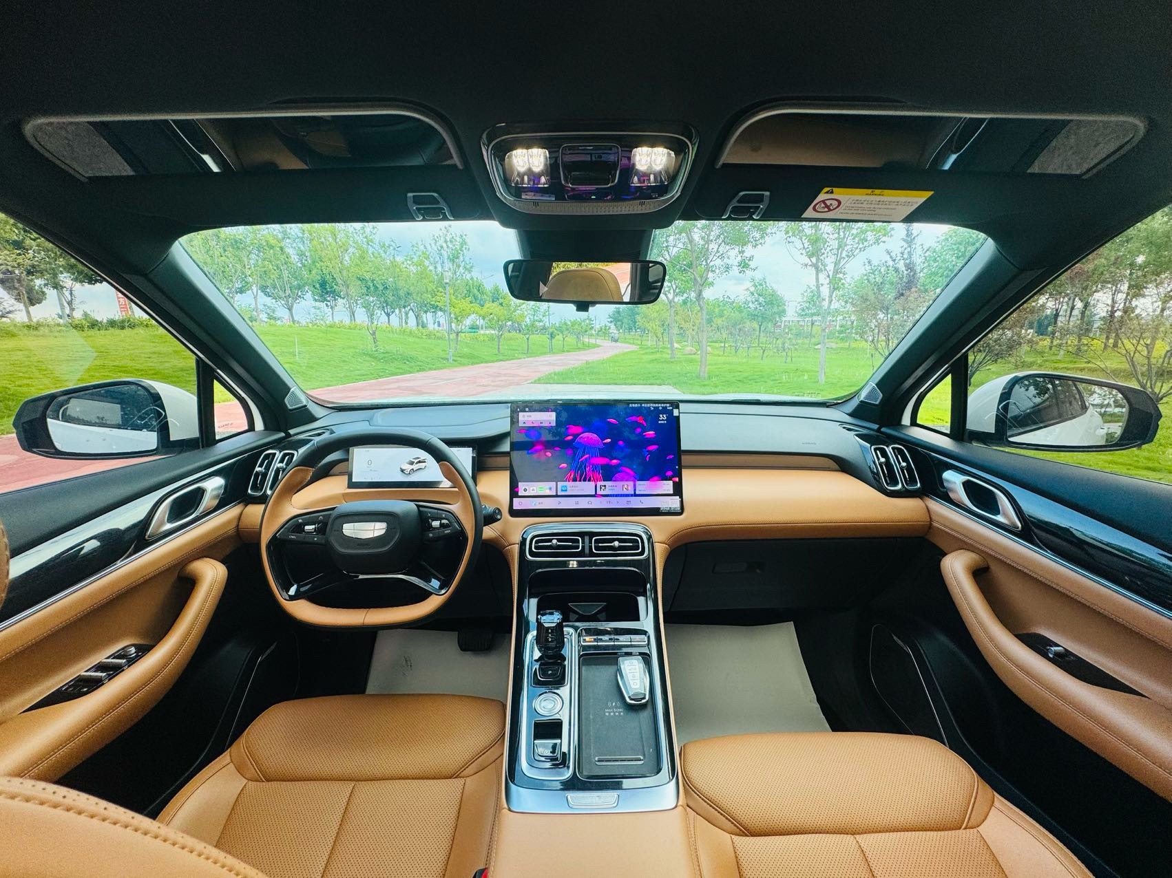 GEELY Boyue L 2025 car image #10