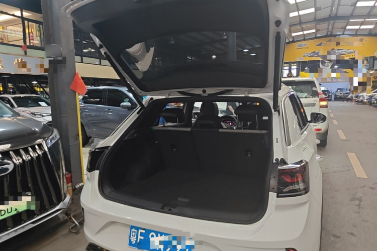 Volkswagen T-Roc 2025 car image #30