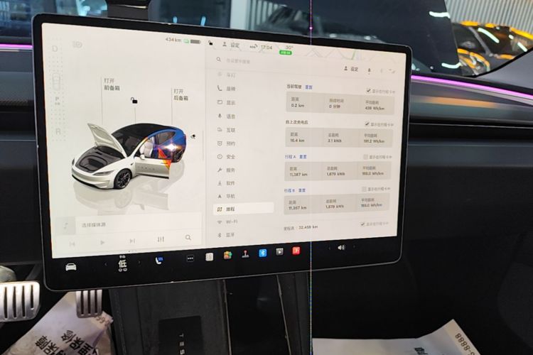 Tesla Model 3 2024 car image #13