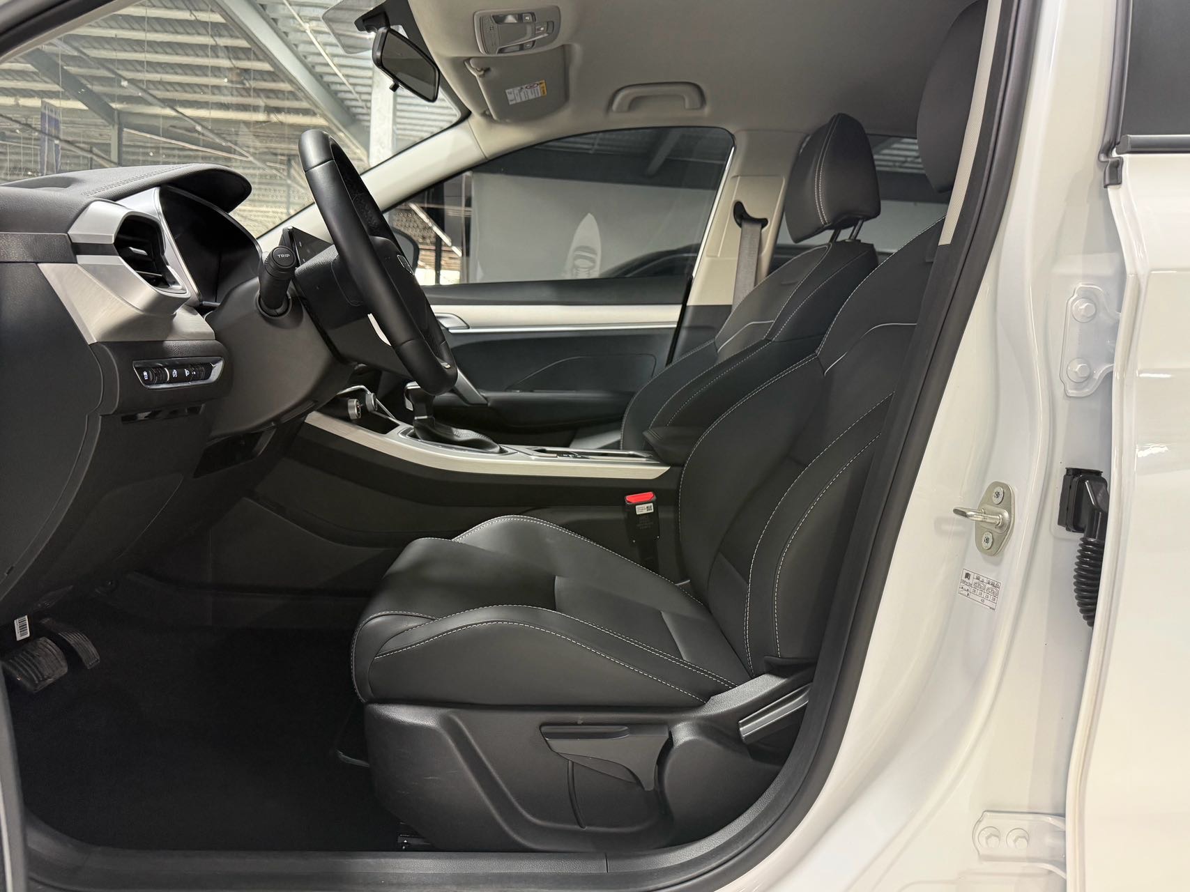 GEELY Coolray 2025 car image #4