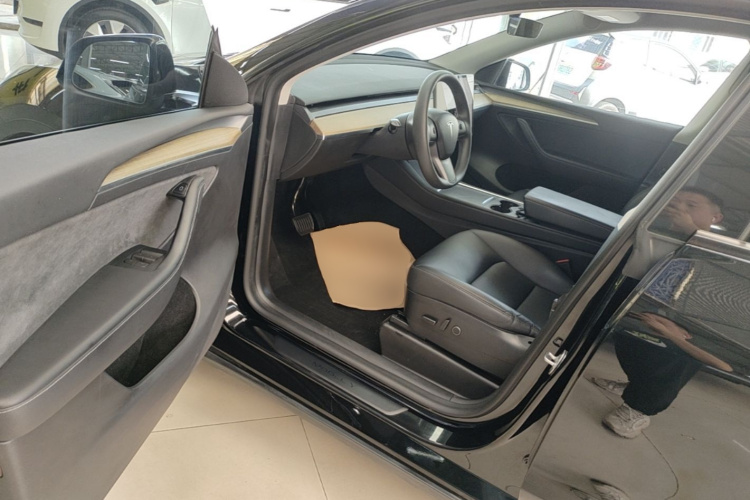 Tesla Model Y 2023 #16 Tesla Model Y 2023 car image #16