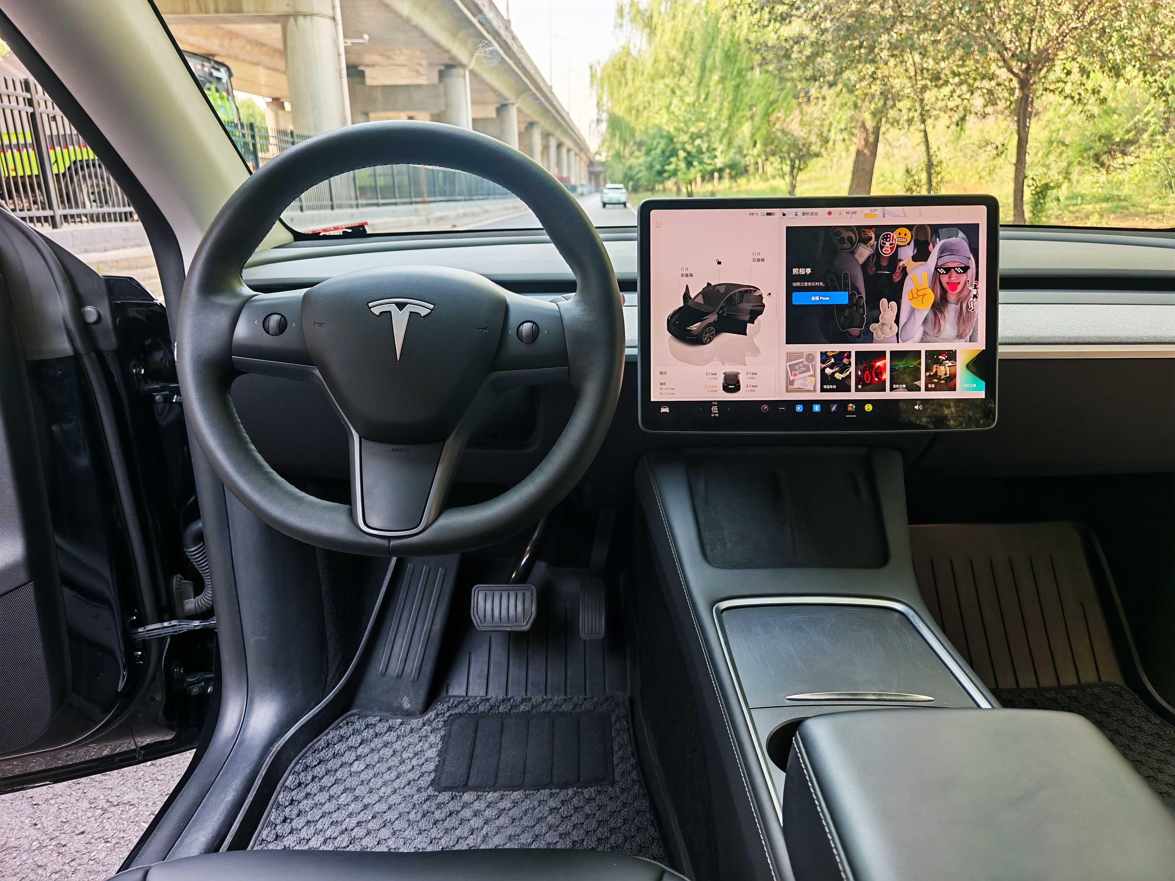 Tesla Model Y 2023 #6 Tesla Model Y 2023 car image #6