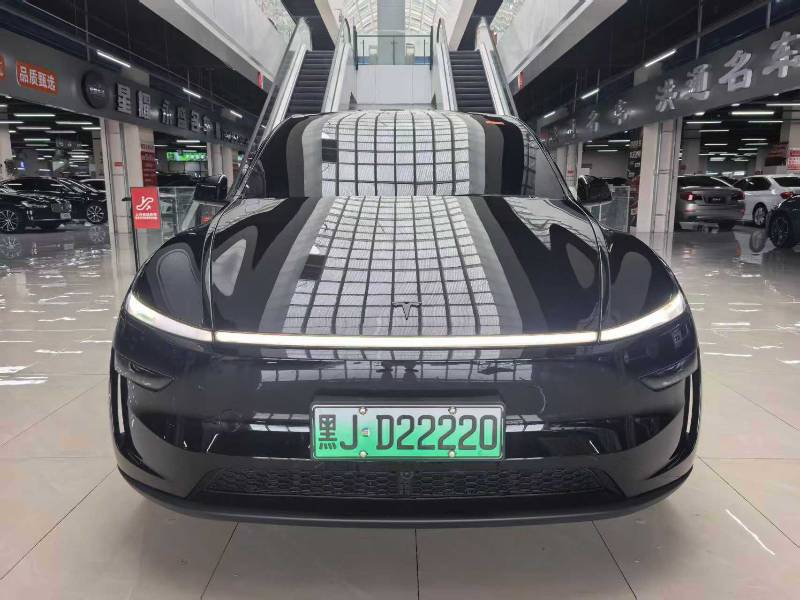 Tesla Model Y 2026 car image #2