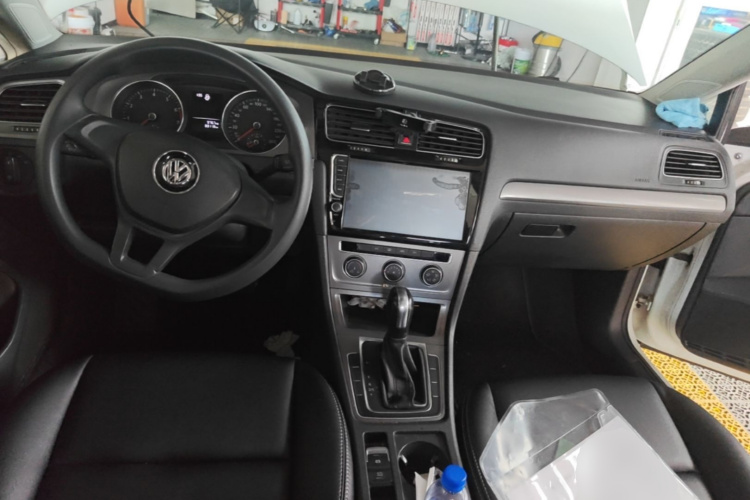 Volkswagen Golf 2016 car image #11