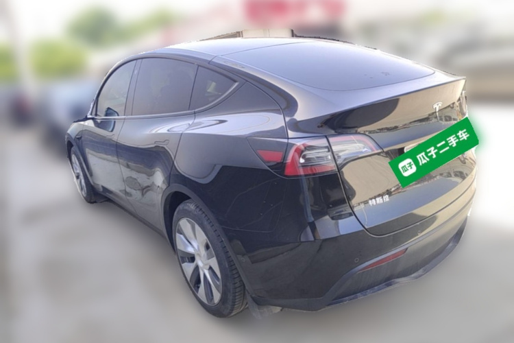 Tesla Model Y 2023 car image #5