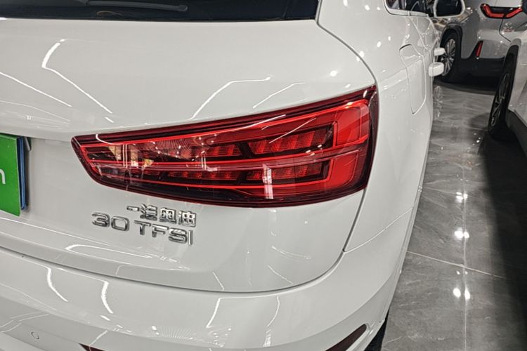 Audi Q3 2019 immagine di auto #8