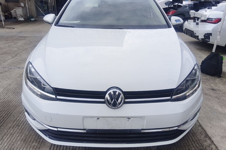 Volkswagen Golf 2020 car image #3