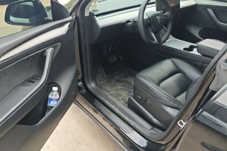 Tesla Model Y 2023 #16 Tesla Model Y 2023 car image #16