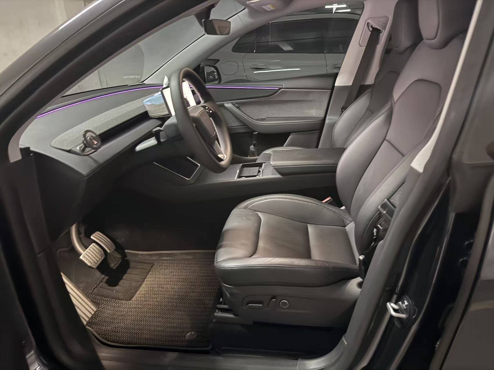 Tesla Model Y 2025 imagen de coche #6