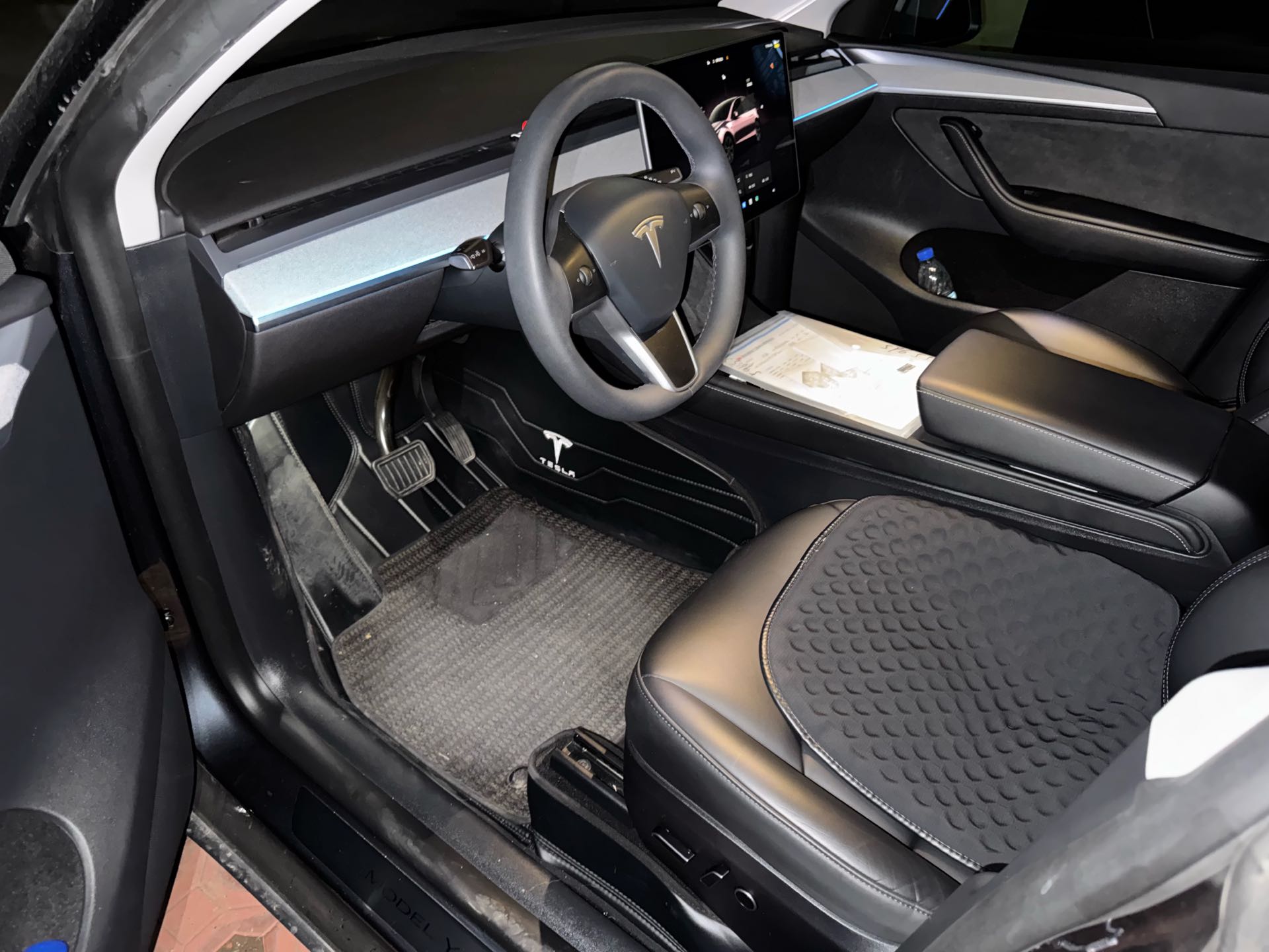Tesla Model Y 2024 car image #2