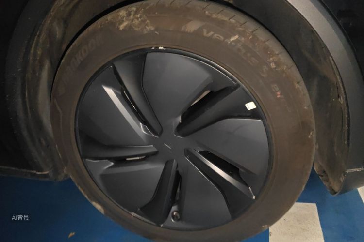 Tesla Model Y 2025 car image #9