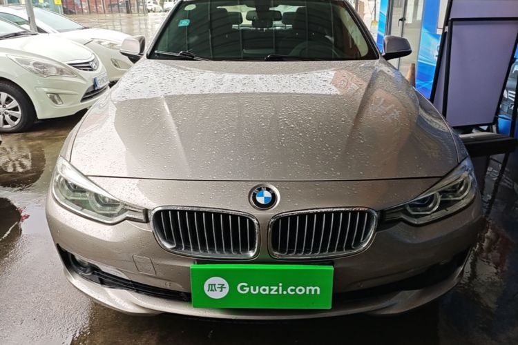 BMW 3 Series 2018 immagine di auto #3
