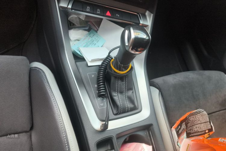 Audi Q3 2019 car image #16