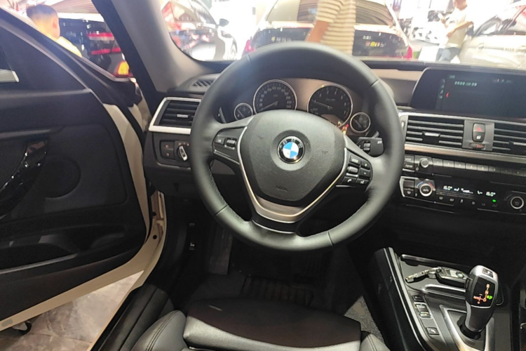 BMW 3 Series GT 2018 #11 BMW 3 Series GT 2018 car image #11