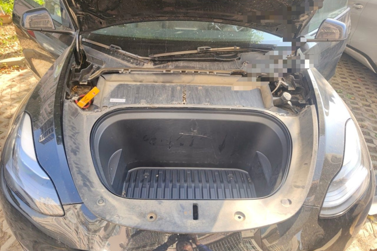 Tesla Model Y 2022 immagine di auto #18