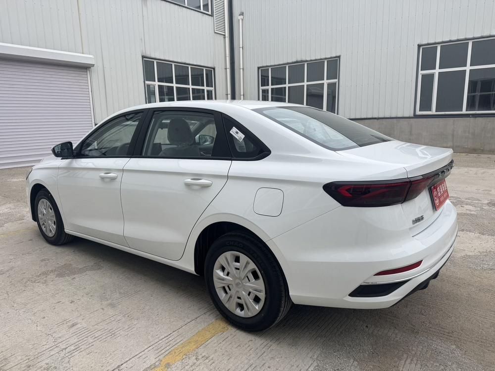 GEELY Emgrand 2025 #4 GEELY Emgrand 2025 car image #4